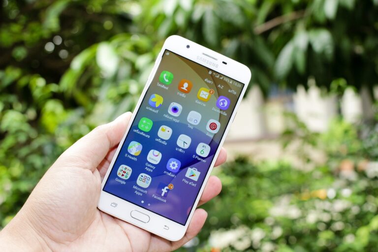 Dagli smartphone eleganti ai frigoriferi intelligenti, Samsung ha ridefinito il concetto di innovazione nella vita di tutti i giorni. Per i consumatori italiani che apprezzano sia lo stile che la sostanza, Samsung offre qualcosa di più della semplice tecnologia. Offre esperienze intuitive, un design all'avanguardia e un'affidabilità che si adatta perfettamente alla vita moderna. Come uno dei marchi tecnologici più influenti al mondo, Samsung non si limita a stare al passo con il futuro. Lo inventa.